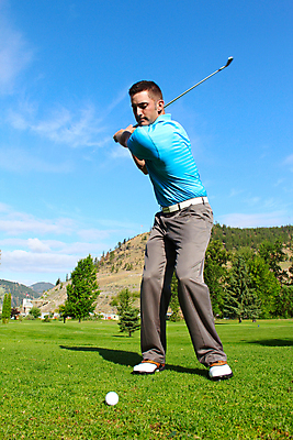 포토 JPG 해외이미지 백인 직업 남자 스포츠 포즈 골프 자연 놀이 휴식 갈색머리 한명 성인 취미 야외 초록색 파란색 운동 경쟁 장비 게임 골퍼 강의 철 연습 그네 클럽 슛 때리기 운동가 플레이어 해외202004 해외포토 서양인 1 헤어스타일 컬러 컨셉 모션 운동선수 건강 사람 구기 생태계 파일형식 이미지허브