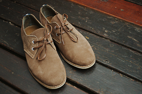 포토 JPG 해외이미지 전통 옷 여행 신발 밭 산 부츠 사람없음 야외 갈색 걷기 산책 트래킹 캠핑 하이킹 장비 작업 양발 해외202004 해외포토 컬러 농업 모션 레저 휴식 파일형식 이미지허브