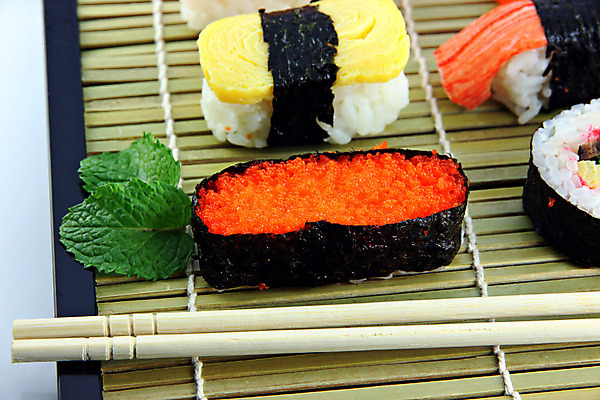 포토 JPG 해외이미지 문화 음식 밥 치즈 새우 어류 동양인 사람없음 식당 계란 일본 식사 당근 게 흰색 신선 해조류 고추냉이 참치 먹기 해산물 준비 매움 롤 연어 해외202004 해외포토 아시아 컬러 모션 유제품 뿌리채소 갑각류 인종 상점 알 수중동물 양념 해양식물 맛 파일형식 이미지허브