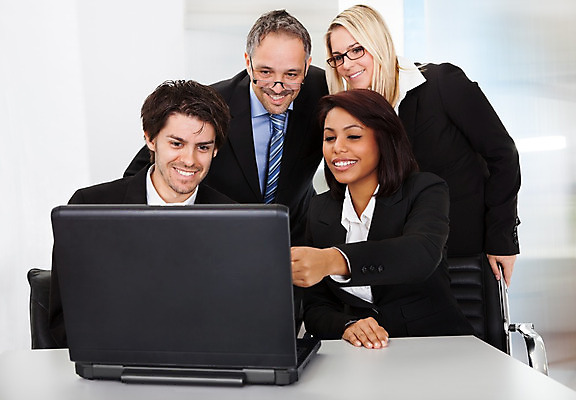 포토 JPG 해외이미지 백인 직업 손 여자 남자 행복 비즈니스 통신 탁자 성공 회의 함께함 대화 사람 앉기 정장 여러명 성인 노트북 컴퓨터 사무실 모니터 가리킴 업무 작업 비즈니스맨 비즈니스우먼 발표 그룹 토론 책상 동료 경영자 보여주기 섞기 해외202004 해외포토 서양인 옷 감정 가구 다수 컨셉 관계 모션 말하기 손짓 신체부위 전자제품 직장인 리더 파일형식 이미지허브