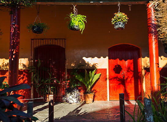 포토 JPG 해외이미지 전통 디자인 외관 벽 백그라운드 건축양식 출입구 거리 바닥 주택 사람없음 건물 목재 장식 문 정원 수확 도시 중앙아메리카 닫기 입장 오브젝트 시작 시골집 질감 보안 대문 과테말라 니카라과 식민지 옛날 진짜 해외202004 해외포토 나무 건축물 건축 농업 재료 모션 아메리카 안전 남아메리카 파일형식 이미지허브