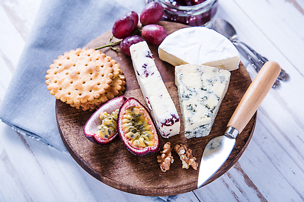 포토 JPG 해외이미지 접시 음식 탁자 포도 염소 치즈 사람없음 목재 주방 이탈리아 수확 시골 변화 아침식사 브런치 서빙 머리위 무화과 프랑스어 점심식사 식품점 해외202004 해외포토 나무 문자 식기 유럽 가구 컨셉 농업 과일 재료 포유류 유제품 상점 식사 파일형식 이미지허브