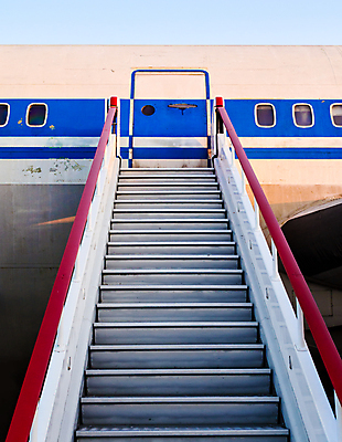포토 JPG 해외이미지 여행 창문 교통시설 비행기 사람없음 빨간색 파란색 문 계단 금속 기계 과학기술 수확 철 항공 속도 복고 공학 부화 옛날 철강 해외202004 해외포토 교육 컬러 교통 농업 항공교통 재질 대중교통 기술 시설 파일형식 이미지허브