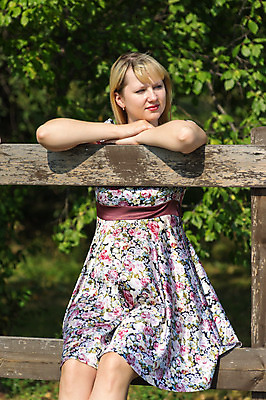 포토 JPG 해외이미지 나무 백인 공원 여자 행복 어린이 자연 엄마 건강 한명 사람 야외 목재 울타리 부모 맑음 희망 산책 임산부 임신 육아 흰색 아기 태교 월 해외202004 해외포토 서양인 식물 1 공공시설 감정 컬러 재료 가족 날씨 휴식 담장 날짜 생태계 파일형식 이미지허브