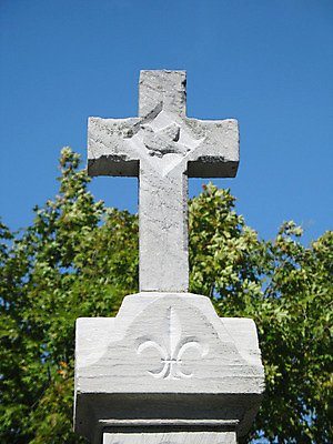 포토 JPG 해외이미지 주간 나무 종교 조각 십자가 잎 자연 조류 하늘 사람없음 세로 초록색 파란색 교회 믿음 바위 죽음 무덤 심볼 묘사 사인 비둘기 기념물 목각 천연기념물 숭배 신앙심 장례식 해외202004 해외포토 자연요소 식물 동물 감정 컬러 종교건축 건물 돌_바위 생태계 파일형식 이미지허브