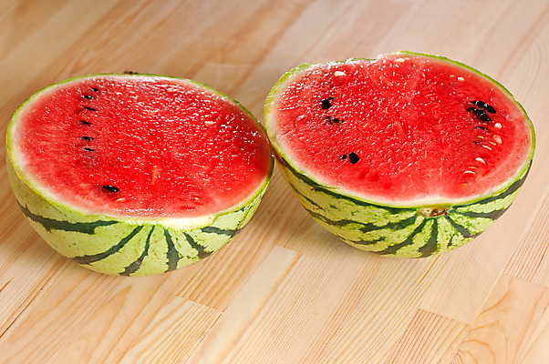 포토 JPG 해외이미지 조각 과일 단면 수박 사람없음 빨간색 초록색 줄무늬 신선 원형 달콤 수박씨 반쪽수박 해외202004 해외포토 도형 컬러 무늬 씨앗 맛 파일형식 이미지허브