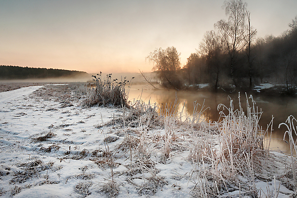 포토 JPG 해외이미지 나무 계절 도로 호수 여행 백그라운드 겨울 자연 하늘 아침 풍경 사람없음 야외 목재 물 빛 강 햇빛 반사 노란색 일출 냉동 얼음 새벽 추위 안개 흰색 시골 신선 숲 서리 자작나무 내추럴 벨로루시 눈내림 해외202004 해외포토 주간 자연요소 식물 길 컬러 재료 교통시설 날씨 눈_날씨 태양 노을 생태계 파일형식 이미지허브