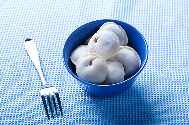 포토 JPG 해외이미지 접시 음식 백그라운드 다이어트 재료 건강 육류 요리 사람없음 주방 식사 저녁식사 이탈리아 신선 맛 밀가루 내추럴 점심식사 경단 라비올리 러시아인 시베리아 페스츄리 핸드메이드 해외202004 해외포토 서양인 식기 유럽 빵 컨셉 식재료 가루 파일형식 이미지허브