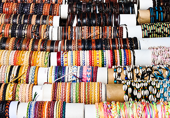 포토 JPG 해외이미지 유럽 비즈니스 창문 팔찌 휴가 선물 사람없음 컬러풀 세일 상점 선택 보석 무역 기념품 크로아티아 엮은 해외202004 해외포토 나라 산업 컬러 컨셉 장신구 광석 오브젝트 파일형식 이미지허브