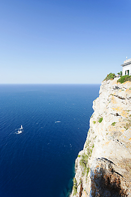 포토 JPG 해외이미지 유럽 바다 섬 여행 자연 하늘 휴가 산 항해 풍경 사람없음 물 여름 파란색 햇빛 맑음 보트 황무지 스페인 지중해 언덕 엽서 모터보트 빛망울 수평선 해외202004 해외포토 자연요소 계절 나라 컬러 배_교통 날씨 빛 태양 편지 생태계 파일형식 이미지허브