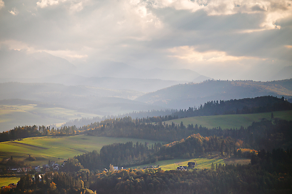 포토 JPG 해외이미지 나무 공원 유럽 길 호수 여행 백그라운드 밭 자연 하늘 산 주택 풍경 사람없음 야외 목재 초록색 물 여름 파란색 빛 컬러풀 노란색 마을 환경 탑 계곡 맑음 가을 시골 숲 언덕 그림 폴란드 10월 내추럴 해외202004 해외포토 자연요소 식물 건축물 계절 공공시설 나라 컬러 농업 재료 날씨 건물 날짜 생태계 파일형식 이미지허브