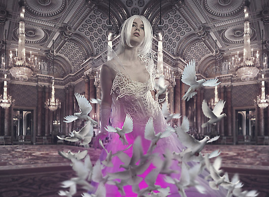 포토 JPG 해외이미지 백인 모델 드레스 여자 유럽 백그라운드 건축양식 호텔 한명 서기 사람 앉기 내부 빨간색 유행 계단 카펫 궁전 방 수확 골동품 흰색 도시 화려 역사 클래식 고급 우아함 야간 유혹 복고 샹들리에 바로크 옛날 스타일 해외202004 해외포토 자연요소 서양인 1 옷 건축 나라 컬러 컨셉 고건축 농업 모션 숙소 조명 파일형식 이미지허브