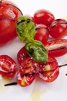 포토 JPG 해외이미지 식물 음식 백그라운드 잎 농업 다이어트 토마토 채소 재료 자연 건강 사람없음 빨간색 초록색 빛 이탈리아 샐러드 흰색 신선 체리 맛 자르기 지중해 먹기 허브 그리스 향신료 오브젝트 유기농 올리브 날것 바질 내추럴 고립 숙성 식초 진통제 채식주의자 토스카나 해외202004 해외포토 웰빙 열매 유럽 산업 바다 컬러 컨셉 과일 모션 약 생태계 채식 향미료 파일형식 이미지허브