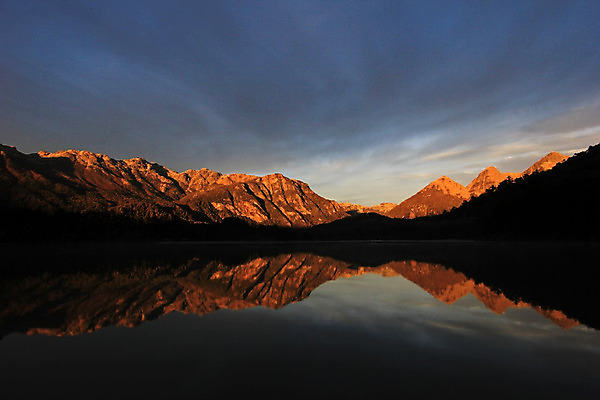 포토 JPG 해외이미지 나무 구름 공원 호수 여행 자연 하늘 날씨 산 파노라마 풍경 사람없음 야외 초록색 물 파란색 컬러풀 햇빛 갈색 일출 미국 가을 나뭇가지 숲 화산 지역 칠레 남쪽 아르헨티나 내추럴 7 생태학 전국 절정 해외202004 해외포토 자연요소 식물 계절 공공시설 교육 컬러 북아메리카 촬영기법 태양 숫자 노을 남아메리카 방향 생태계 파일형식 이미지허브