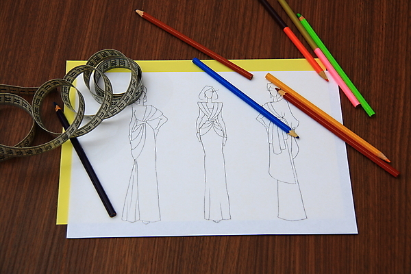 포토 JPG 해외이미지 모델 직업 라이프스타일 손 디자인 응시 드레스 옷 여자 종이 일러스트 탁자 직장 창조 사람없음 그래픽 사무실 연필 유행 직물 작업 작업실 디자이너 스케치 측정 준비 싱글 그림 재단사 스타일 해외202004 해외포토 시선 가구 회사 비즈니스 학용품 미술 사람 생활 신체부위 필기구 파일형식 이미지허브