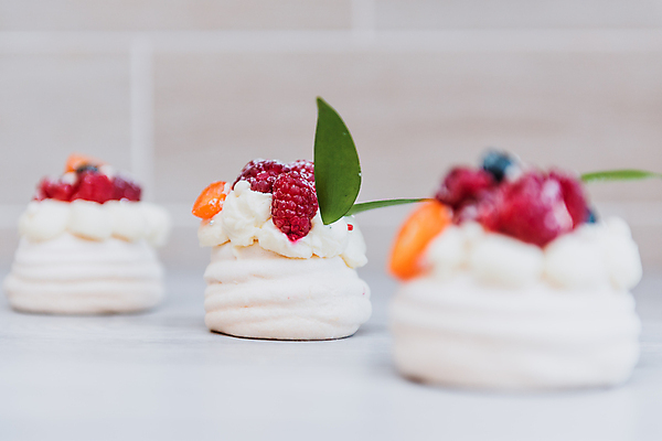 포토 JPG 해외이미지 디저트 실내 사람없음 아웃포커스 케이크 소프트포커스 머랭 해외202004 파블로바 해외포토 음식 촬영기법 내부 파일형식 이미지허브