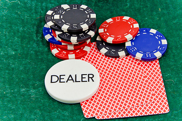 포토 JPG 해외이미지 백그라운드 돈 놀이 탁자 사람없음 빨간색 초록색 파란색 쌓기 검은색 게임 신용카드 행운 도박 묘사 카지노 기회 딜러 포커 중독 텍사스 해외202004 해외포토 컬러 가구 컨셉 모션 금융 미국 트럼프 재산 파일형식 이미지허브