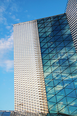 포토 JPG 해외이미지 디자인 외관 벽 백그라운드 회사 비즈니스 건축양식 창문 유리 하늘 추상 미래 새로움 사람없음 건물 금융 경제 파란색 빛 사무실 반사 탑 고층빌딩 도시 업무 재산 도심 큼 상업 상승 각도 지역 스카이라인 개발 기르기 해외202004 해외포토 건축물 건축 컬러 컨셉 무늬 재질 빌딩 작업 크기 돌봄 파일형식 이미지허브