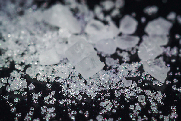 포토 JPG 해외이미지 음식 바다 백그라운드 자연 건강 현미경 요리 사람없음 파란색 주방 검은색 목욕 추위 흰색 닫기 맛 시원함 낟알 크리스탈 큐브 향신료 묘사 유기농 소금 결정체 내추럴 고립 돌봄 짠맛 해외202004 해외포토 웰빙 컬러 컨셉 모션 실험기구 청결 광석 생태계 향미료 파일형식 이미지허브