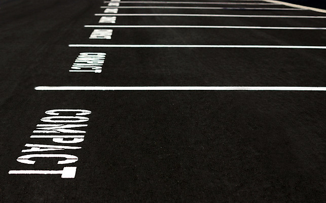 포토 JPG 해외이미지 직업 공원 선 여행 비즈니스 자동차 아침 새로움 안전 사람없음 야외 건물 경제 사무실 태양 우주 검은색 페인트 흰색 도시 업무 오픈 보행로 주차 아스팔트 심볼 사인 제비 경영 자동 통근 해외202004 해외포토 주간 자연요소 건축물 공공시설 도로 길 육상교통 컬러 컨셉 조류 작업 출근 파일형식 이미지허브