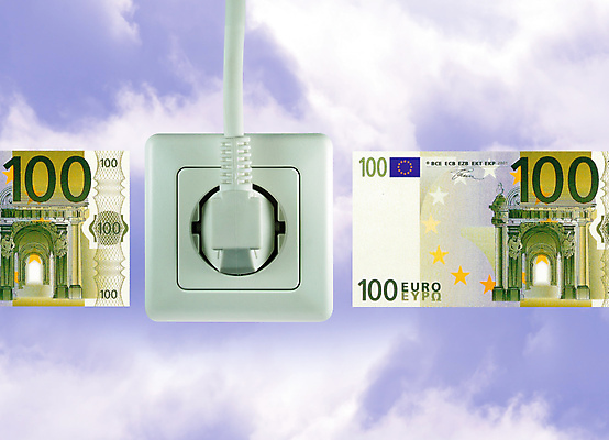 포토 JPG 해외이미지 컨셉 돈 하늘 사람없음 초록색 금융 경제 태양 환경 힘 흐름 저축 에너지 유로 콘센트 플러그 연결 상업 천국 무료 위기 전압 현재 공급 비용 수수료 해외202004 해외포토 자연요소 컬러 재산 요금 파일형식 이미지허브