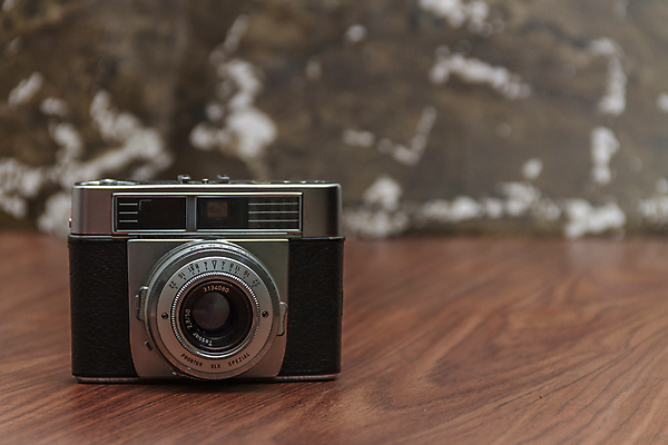 포토 JPG 해외이미지 직업 전통 사람없음 가로 카메라 금속 사진촬영 침묵 장비 수확 골동품 역사 클래식 은색 필름 오브젝트 그림 복고 아날로그 셔터 구식 부정적 옛날 조작 중고 해외202004 해외포토 감정 컬러 컨셉 농업 재질 전자제품 촬영 소리 파일형식 이미지허브