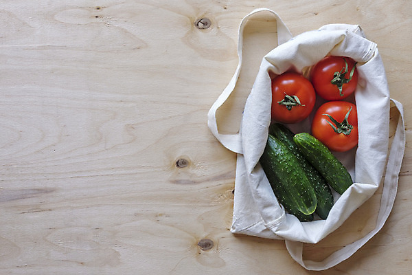 포토 JPG 해외이미지 음식 백그라운드 컨셉 다이어트 토마토 채소 가방 재료 탁자 오이 건강 사람없음 목재 쇼핑 농장 샐러드 직물 신선 면 에코 유기농 날것 심플 유지 내추럴 무료 생태학 숙성 줄이기 채식주의자 비건 해외202004 해외포토 나무 웰빙 잡화 교육 가구 농업 모션 환경 채식 파일형식 이미지허브