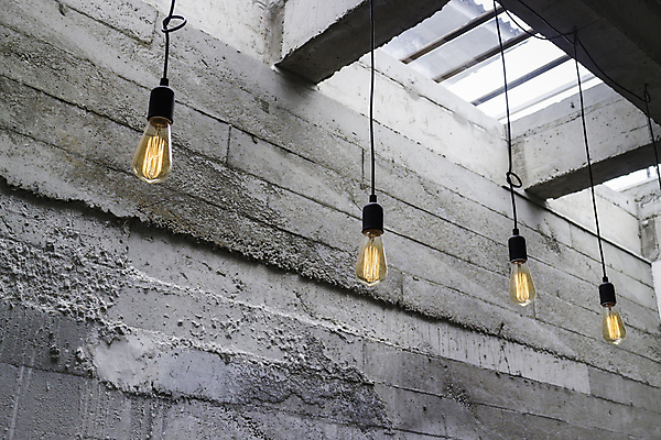 포토 JPG 해외이미지 라이프스타일 디자인 산업 가구 비즈니스 가정 조명 실내 매달리기 미술 사람없음 장식 화려 우아함 그늘 수집 샹들리에 시멘트 펑키 소매 조절 빛망울 구식 놋쇠 카피스페이스 해외202004 해외포토 생활용품 컨셉 모션 문화예술 내부 생활 빛 공백 파일형식 이미지허브