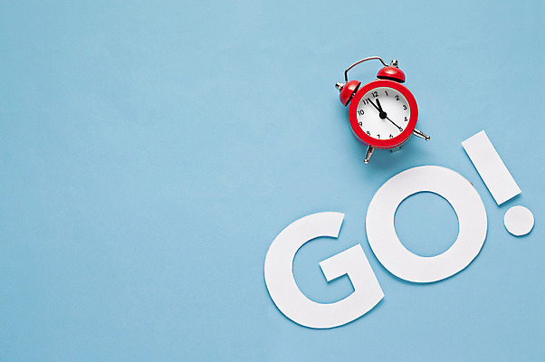 포토 JPG 해외이미지 시계 백그라운드 컨셉 사람없음 빨간색 파란색 단어 경쟁 시간 시작 공포 바둑 대회 마감 카운트다운 한계 카피스페이스 해외202004 해외포토 문자 컬러 놀이 공백 파일형식 이미지허브