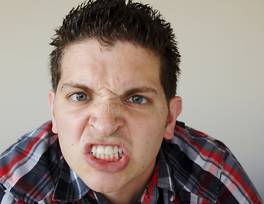 포토 JPG 해외이미지 백인 1 남자 감정 얼굴 백그라운드 스트레스 한명 사람 성인 10대 머리 외침 고통 분노 짜증 흰색 표현 오픈 입 찡그림 좌절 치아 위험 시끄러움 나쁜 고립 비명 해외202004 해외포토 서양인 컬러 컨셉 청소년 표정 신체부위 소리 소화기관 파일형식 이미지허브