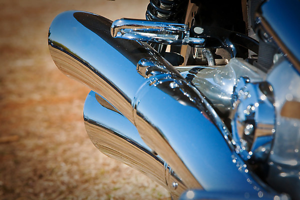 포토 JPG 해외이미지 컨셉 모션 자동차 사람없음 옆모습 달리기 금속 자전거 운전 오토바이 뜨거움 묘사 각도 배기가스 해외202004 해외포토 육상교통 뷰포인트 재질 바이크 파일형식 이미지허브