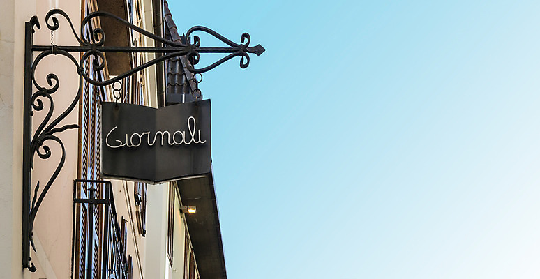 포토 JPG 해외이미지 디자인 배너 외관 종이 벽 백그라운드 비즈니스 건축양식 모션 새로움 거리 사람없음 건물 단어 우주 금속 이탈리아 회색 정보 도시 표지판 판넬 신문 큼 사인 상업 일반 고립 마케팅 엘리먼트 진짜 필기체 카피스페이스 해외202004 해외포토 문자 건축물 건축 유럽 컬러 컨셉 재질 알림판 간행물 공백 뉴스 크기 파일형식 이미지허브