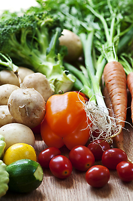 포토 JPG 해외이미지 웰빙 채소 방울토마토 파프리카 실내 사람없음 아웃포커스 당근 신선 브로콜리 무 유기농 나무배경 해외202004 해외포토 백그라운드 토마토 뿌리채소 촬영기법 내부 파일형식 이미지허브