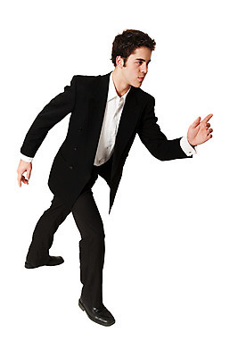 포토 JPG 해외이미지 백인 남자 비즈니스 사업가 모션 갈색머리 한명 사람 정장 걷기 검은색 산책 비즈니스맨 자신감 검은머리 결심 바쁨 정중 해외202004 해외포토 서양인 직업 1 헤어스타일 옷 감정 컬러 컨셉 휴식 직장인 파일형식 이미지허브