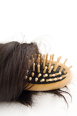 포토 JPG 해외이미지 근접촬영 사람없음 뷰티 머리카락 머리빗 흰배경 헤어관리 감싸기 두피케어 탈모 탈모클리닉 해외202004 탈모예방 숱 해외포토 뷰포인트 백그라운드 모션 머리 흰색 미용용품 예방 클리닉 증상 파일형식 이미지허브