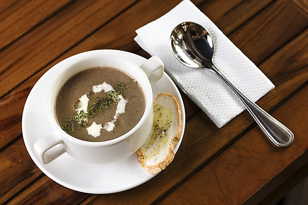 포토 JPG 해외이미지 식물 전통 접시 음식 빵 다이어트 채소 재료 따뜻함 파슬리 건강 요리 사람없음 목재 초록색 식사 저녁식사 버섯 흰색 신선 뜨거움 액체 사발 클래식 맛 수프 허브 크림 서빙 점심식사 해외202004 해외포토 나무 식기 컬러 컨셉 사기그릇 파일형식 이미지허브