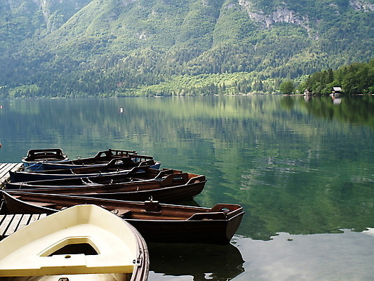 포토 JPG 해외이미지 호수 바다 여행 자연 낚시 휴가 휴식 따뜻함 풍경 사람없음 야외 목재 초록색 물 여름 파란색 강 컬러풀 평화 환경 침묵 봄 보트 해외202004 해외포토 자연요소 나무 계절 컬러 컨셉 배_교통 재료 레저 소리 생태계 파일형식 이미지허브