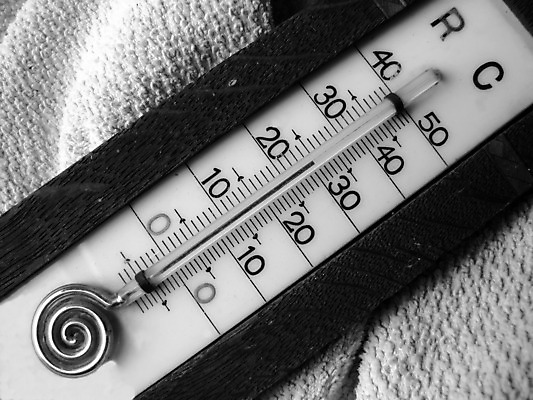 포토 JPG 해외이미지 날씨 휴가 휴식 따뜻함 건강 사람없음 여름 수건 독서 금속 추위 기구 뜨거움 온도계 측정 오브젝트 눈금 온도 사우나 섭씨 해외202004 해외포토 계절 컨셉 재질 위생용품 파일형식 이미지허브