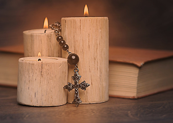 포토 JPG 해외이미지 교육 기독교 종교 백그라운드 컨셉 십자가 목걸이 학교 탁자 사랑 사람없음 목재 책 갈색 교회 믿음 검은색 성경 천주교 수확 기도 시골 예수 영혼 집중 심볼 오브젝트 사인 복고 신성 묵주 숭배 신앙심 옛날 장학금 해외202004 해외포토 나무 감정 컬러 가구 농업 재료 장신구 종교용품 신_종교 파일형식 지원금 이미지허브