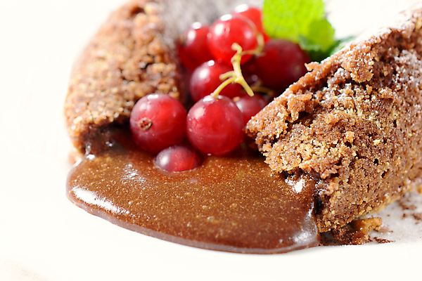 포토 JPG 해외이미지 접시 열매 음식 조각 백그라운드 과일 재료 텍스트 딸기 디저트 요리 사람없음 빨간색 갈색 우주 케이크 식당 초콜릿 공백 흰색 대접 뜨거움 클래식 달콤 가루 설탕 굽기 크림 시럽 용암 아몬드 레시피 푸딩 프랑스어 폭식 건포도 고립 브라우니 전문 페스츄리 핸드메이드 해외202004 해외포토 식물 문자 식기 빵 컬러 컨셉 포도 상점 견과류 맛 구이 건과일 파일형식 이미지허브