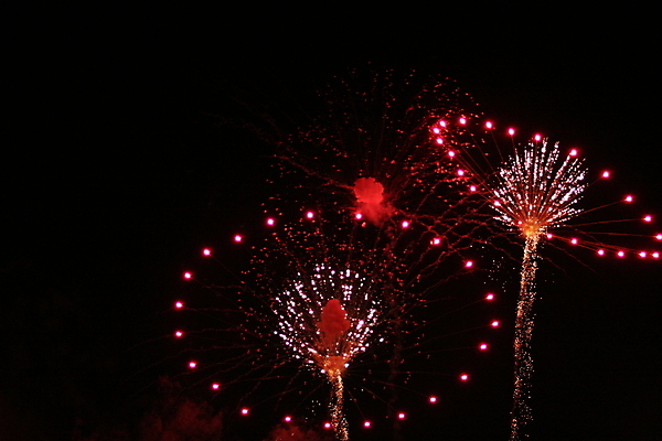 포토 JPG 해외이미지 하늘 불 휴가 불꽃 사람없음 빨간색 빛 컬러풀 축제 로켓 축하 야간 폭발 해외202004 해외포토 자연요소 컬러 컨셉 파일형식 이미지허브
