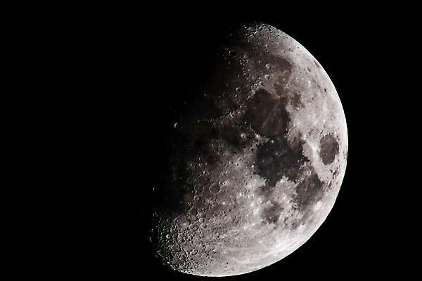 포토 JPG 해외이미지 사람없음 야외 회색 달 야간 반달 해외202004 해외포토 자연요소 컬러 파일형식 이미지허브