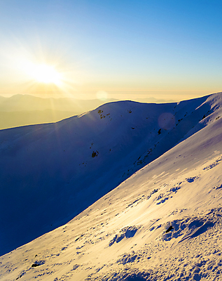포토 JPG 해외이미지 여행 겨울 오렌지 자연 하늘 표면 휴식 산 그림자 풍경 경사 사람없음 야외 빛 햇빛 태양 평화 환경 맑음 보라색 황혼 일몰 광선 황무지 정상 저녁 돌산 고도 언덕 휴양지 산등성이 지역 스카이라인 산악지대 절정 눈내림 해외202004 해외포토 자연요소 계절 컬러 컨셉 과일 날씨 눈_날씨 노을 장소 야간 생태계 파일형식 이미지허브