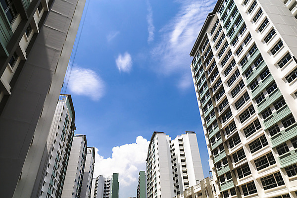 포토 JPG 해외이미지 외관 건축양식 하늘 부동산 새로움 아파트 주택 사람없음 건물 가로 빨간색 파란색 탑 고층빌딩 희망 블록 도시 재산 큼 콘도 타운 리빙 이웃 대여 대출 개발 진짜 콘크리트 스타일 많음 해외202004 해외포토 건축물 건축 감정 컬러 컨셉 숙소 빌딩 금융 크기 파일형식 이미지허브