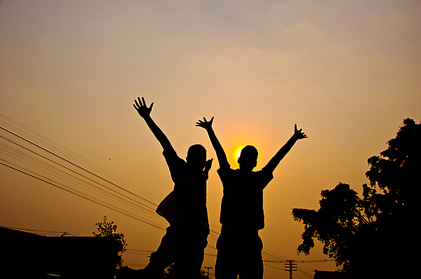 포토 JPG 해외이미지 구름 라이프스타일 행복 감정 실루엣 하늘 성공 건강 관리 사람 사람없음 야외 빛 청춘 태양 점프 일몰 기쁨 자유 무료 해외202004 해외포토 자연요소 컨셉 모션 촬영기법 생활 노을 파일형식 이미지허브