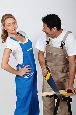 포토 JPG 해외이미지 백인 커플 여자 남자 행복 50대 벤치 관계 관리 사랑 서기 웃음 두명 장식 금발 갈색 어둠 흰색 업무 작업 엉덩이 흰배경 목공예 공평 DIY 톱질 해외202004 해외포토 서양인 헤어스타일 감정 컬러 중년 백그라운드 의자 모션 표정 사람 취미 신체부위 공예 파일형식 이미지허브