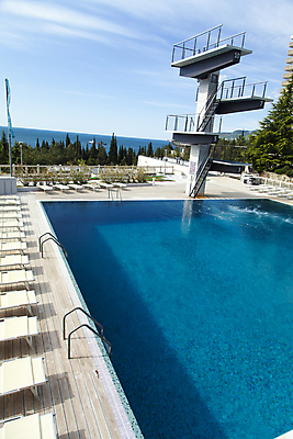 포토 JPG 해외이미지 라이프스타일 디자인 길 스포츠 건축양식 하늘 호텔 휴가 휴식 바닥 주택 실내 건강 사람 소년 사람없음 야외 목재 물 파란색 빛 반사 정원 수영 스파 경쟁 젖음 투명 고급 갑판 빌라 휴양지 해외202004 해외포토 자연요소 나무 남자 건축 어린이 컬러 컨셉 배_교통 재료 숙소 내부 건물 생활 장소 수상스포츠 파일형식 이미지허브