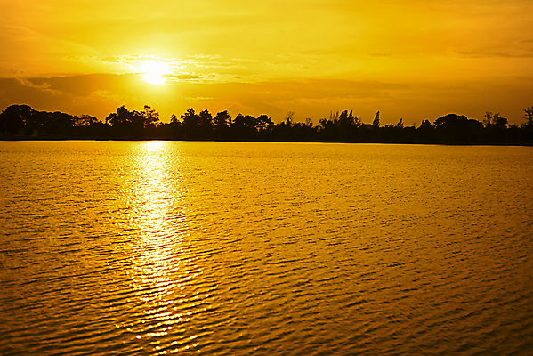 포토 JPG 해외이미지 구름 호수 파도 분홍색 자연 하늘 아침 풍경 사람없음 야외 빨간색 물 파란색 빛 강 햇빛 태양 반사 노란색 일출 맑음 황혼 일몰 새벽 거울 저녁 윤곽 공상 마법 스카이라인 수평선 해외202004 해외포토 주간 자연요소 바다 컬러 날씨 노을 야간 생태계 파일형식 이미지허브