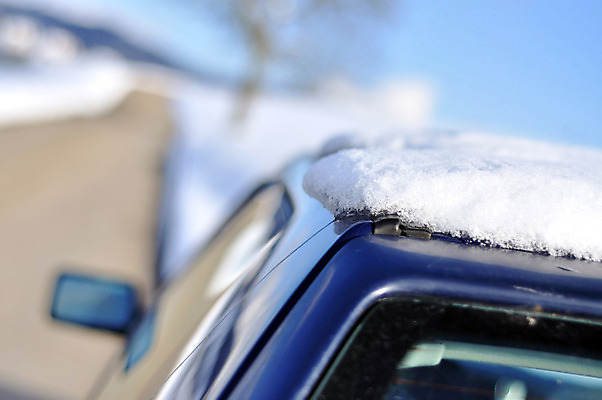 포토 JPG 해외이미지 겨울 교통시설 자동차 거리 사람없음 추위 흰색 주차 가루 문제 층 자동 눈내림 해외202004 해외포토 계절 육상교통 컬러 교통 눈_날씨 시설 파일형식 이미지허브