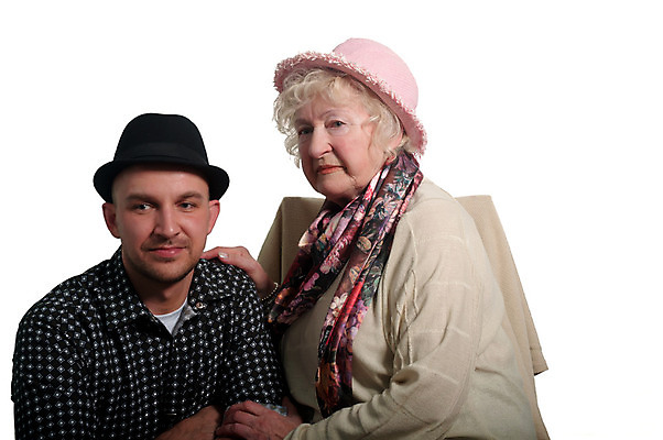 포토 JPG 해외이미지 할머니 백그라운드 가족 손자 함께함 소년 두명 10대 해외202004 해외포토 여자 노년 남자 어린이 컨셉 관계 청소년 사람 손주 파일형식 이미지허브